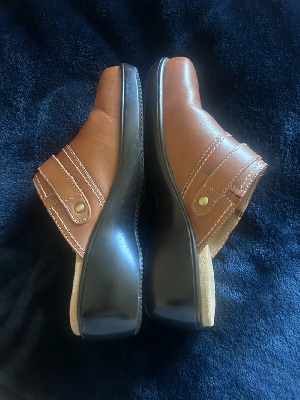 Vionic Clogs Shoes - Picture 3 of 9